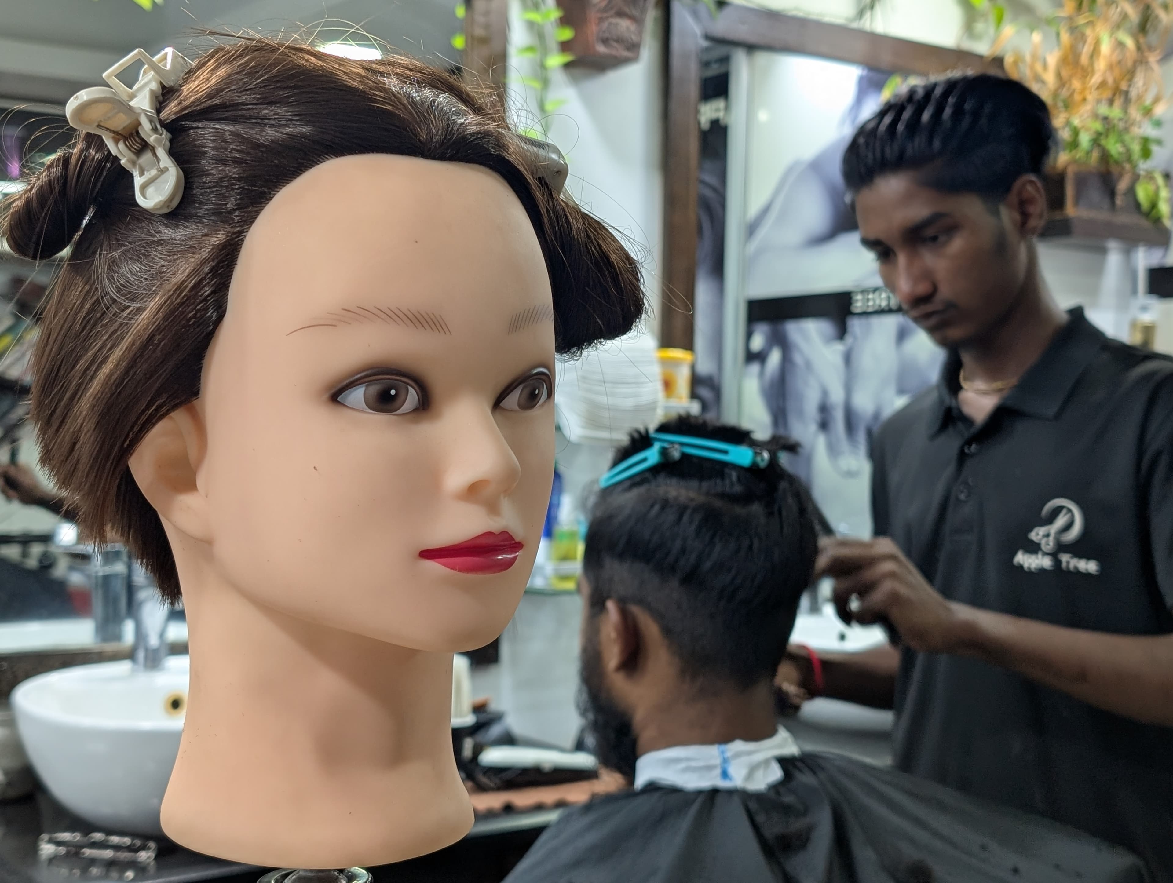 বিদেশে যাওয়ার পরিকল্পনা করছেন? শুধু পাসপোর্ট  আর প্রয়োজনীয় কাগজপত্র নয়, সঙ্গে নিন এমন একটি দক্ষতা যা আপনার চলার পথের পাথেও হবে.....